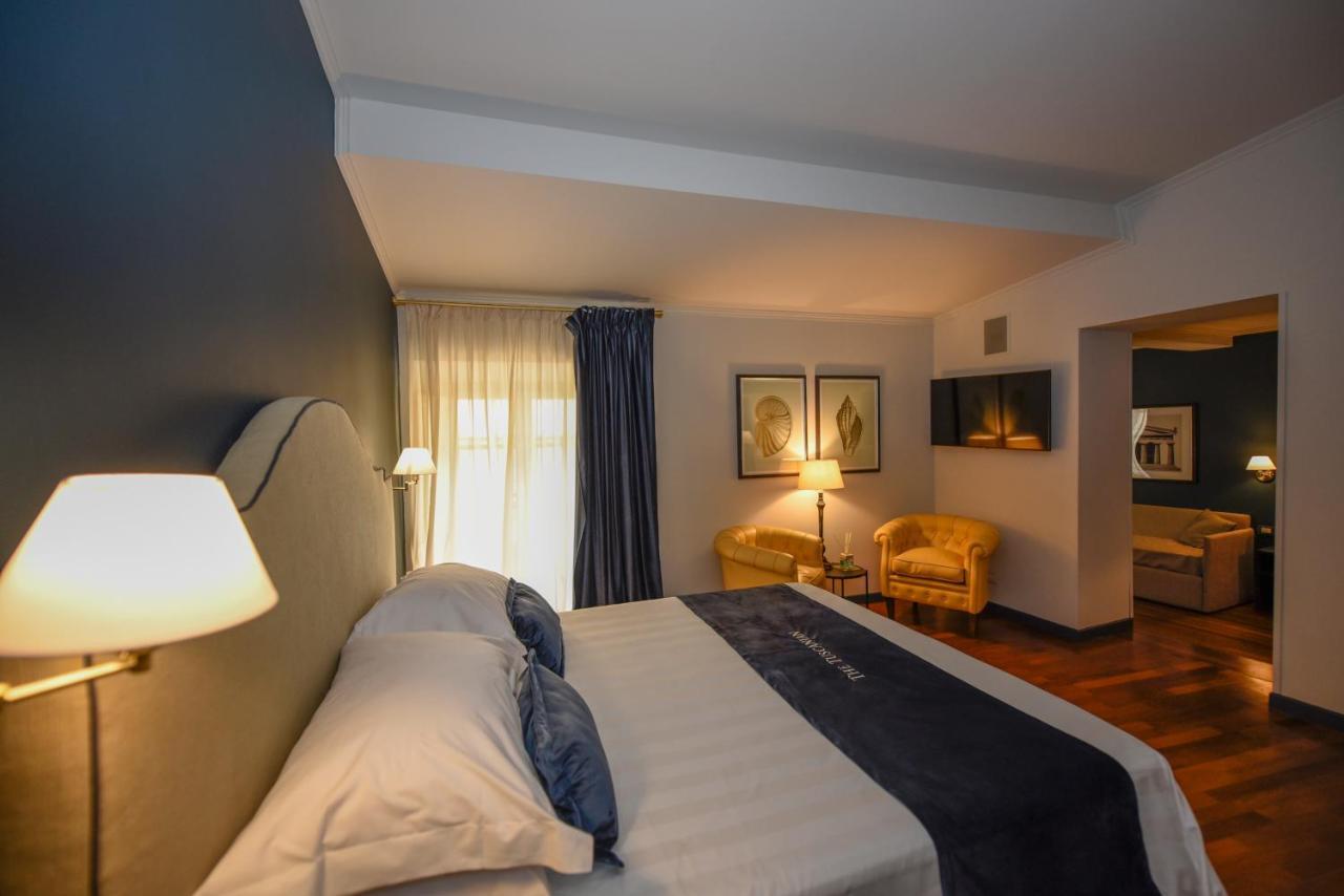 לוקה The Tuscanian Hotel מראה חיצוני תמונה