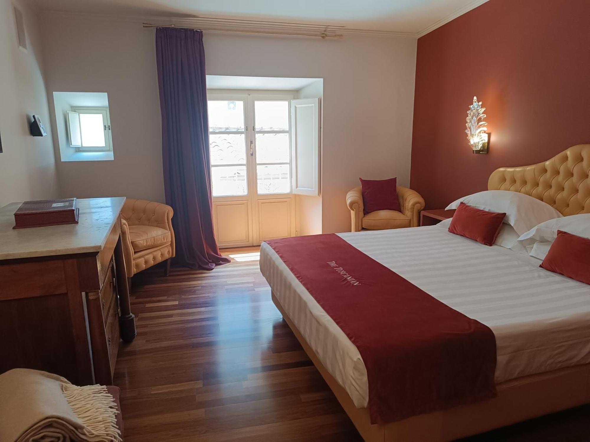 לוקה The Tuscanian Hotel מראה חיצוני תמונה