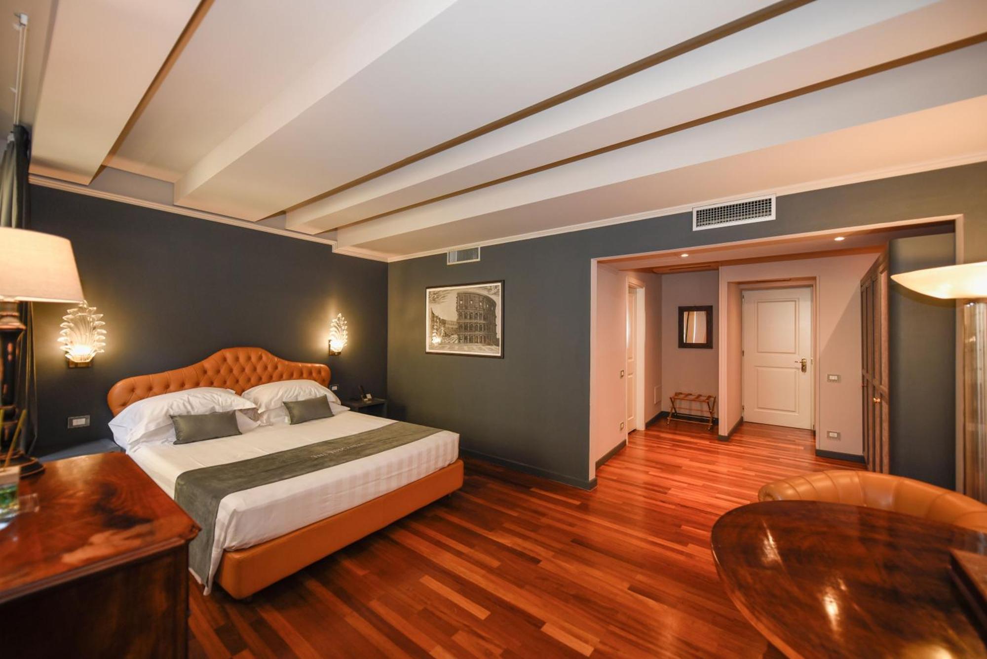 לוקה The Tuscanian Hotel מראה חיצוני תמונה