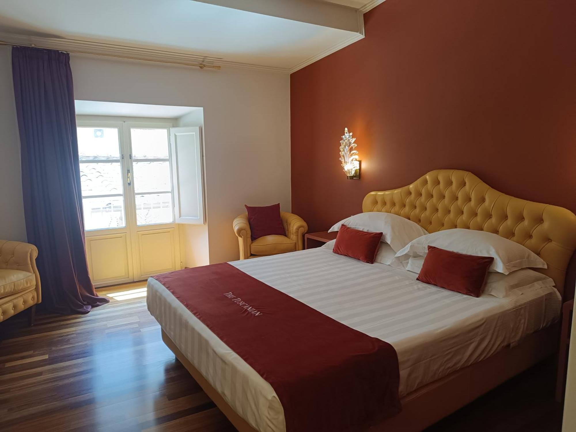 לוקה The Tuscanian Hotel מראה חיצוני תמונה