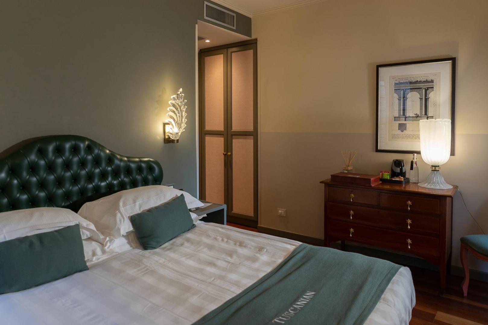 לוקה The Tuscanian Hotel מראה חיצוני תמונה
