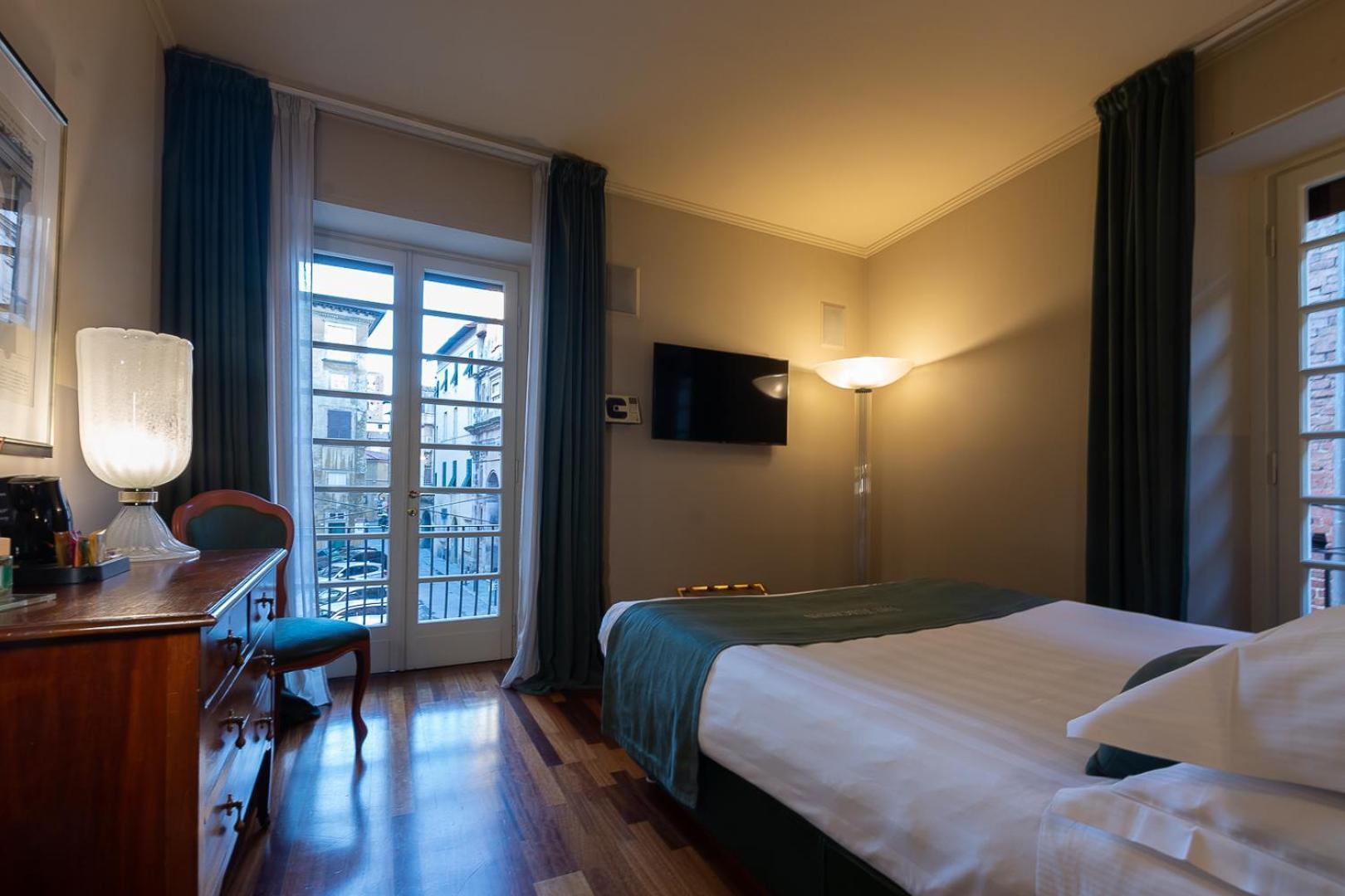 לוקה The Tuscanian Hotel מראה חיצוני תמונה
